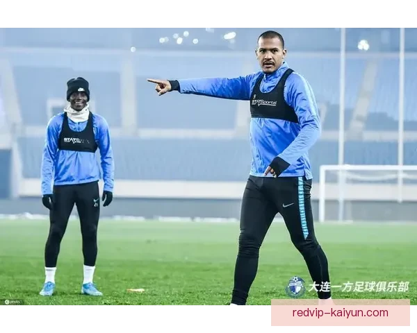 伊萨克与队友配合默契，状态持续提升助球队争胜